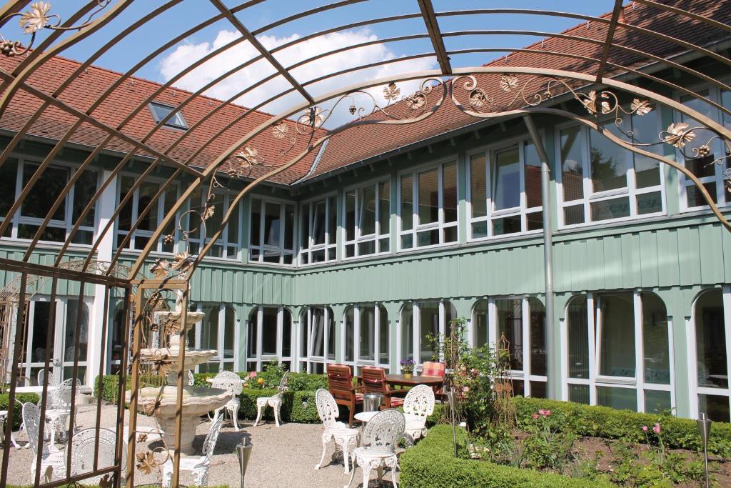 Hotel Goldener Adler Garni Халльштадт Экстерьер фото